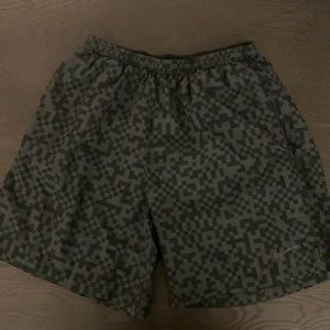 Nike Dri-Fit Black Checkered Like Pattern Running Shorts - Mens M